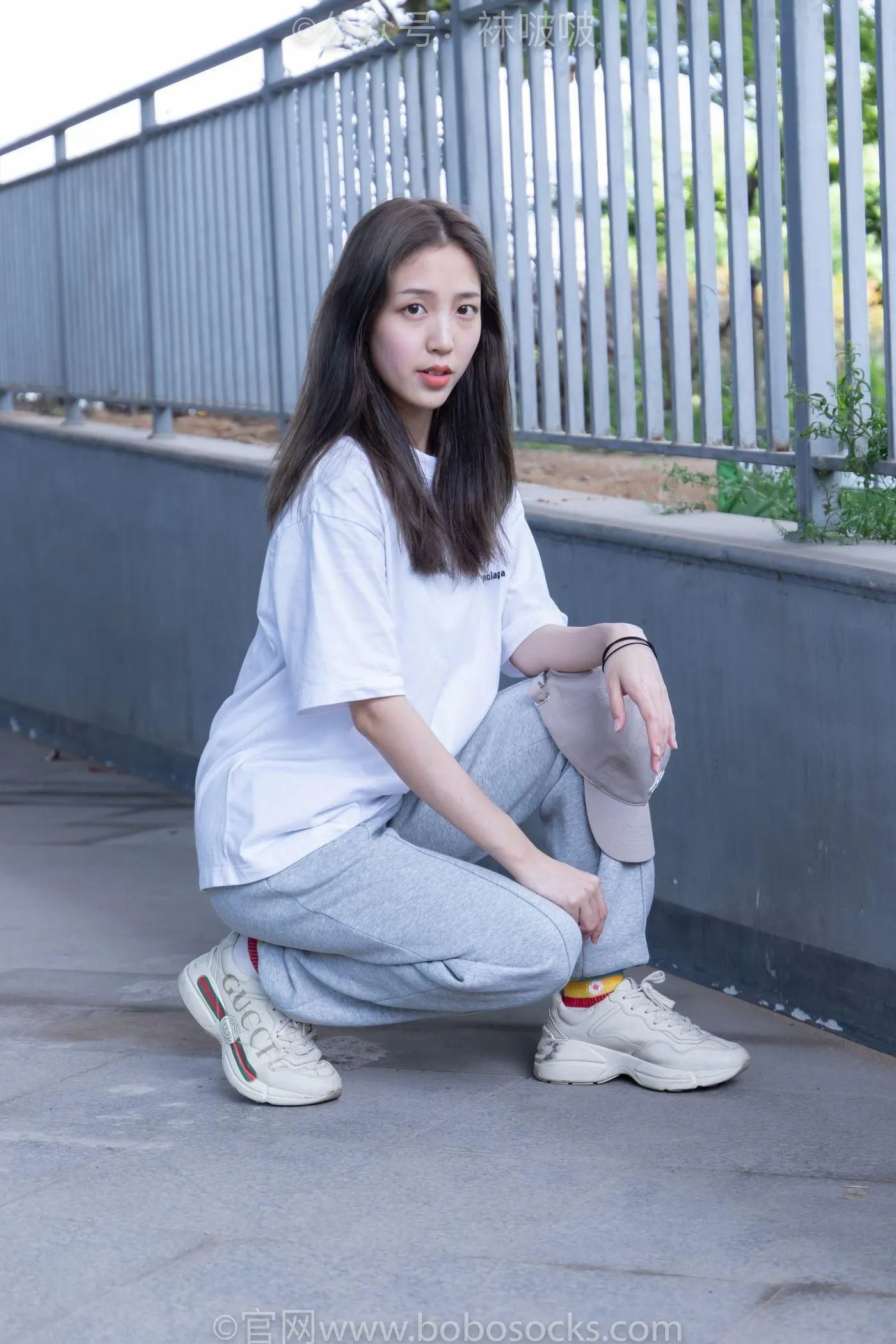 [BoBoSocks袜啵啵]NO.012 泡芙-运动鞋、白棉袜、裸足 [132P]插图2